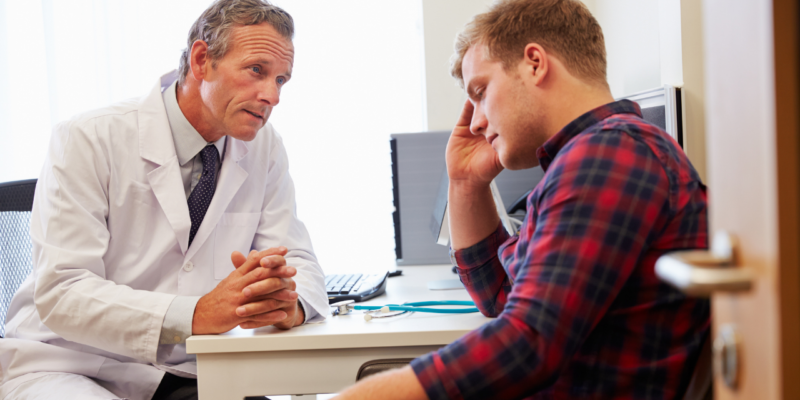 doctor con sus pacientes