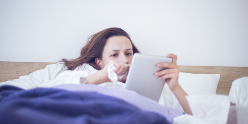 Persona enferma agendando cita medica